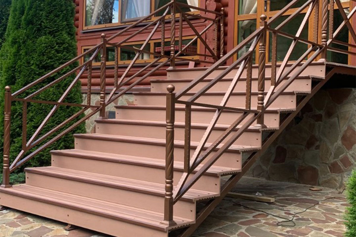 Holzhof, Россия Ступень ДПК Ecodeck 346*23,5*4000мм, коричневый